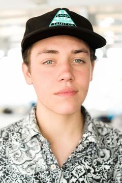 Ethan Cutkosky interpreta Carl Gallagher