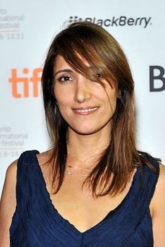 Neda Armian interpreta Reporter #4