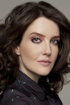 Larissa Maciel interpreta Cláudia