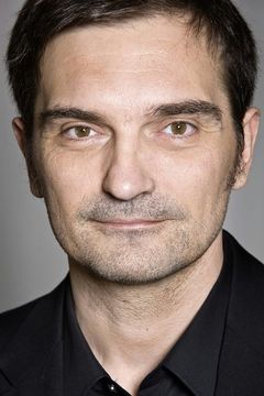 Leon Lučev interpreta Alija Bašić