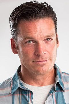 Bart Johnson interpreta Skylar