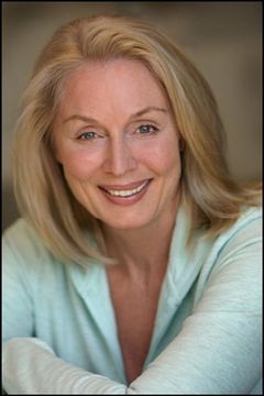 Judith Baldwin interpreta Wedding Guest