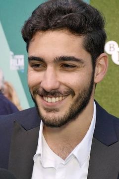 Amir Khoury interpreta Ali Al-Maati