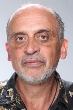 Théo Trifard interpreta Alex Filiponi