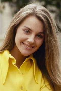 Tiffany Bolling interpreta Val