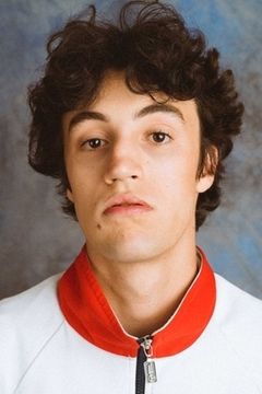 Nathan Japy interpreta Victor