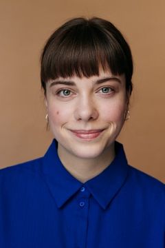Eva Bühnen interpreta Jennifer Dickel