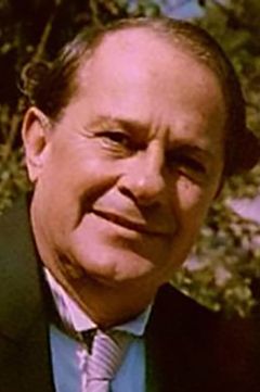 José Van de Kamp interpreta Bernardo