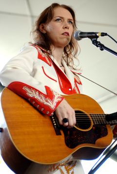 Gillian Welch interpreta Soggy Bottom Customer