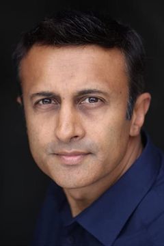 Sandeep Mohan interpreta London Tube Commuter
