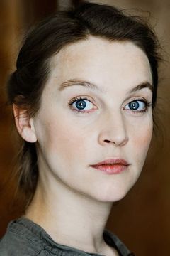 Jana Klinge interpreta Hannah Wagner