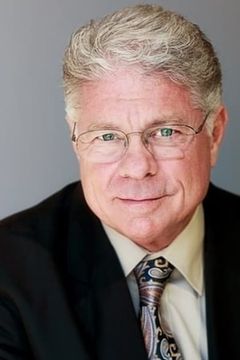 Archie Hahn interpreta Stunt Director