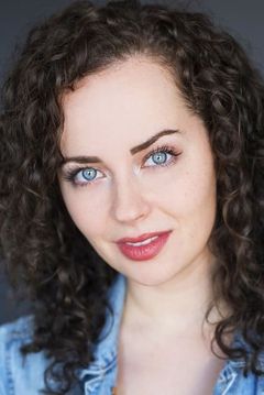 Erin Eldershaw interpreta Kayla