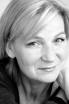 Caroline Guthrie interpreta Pauline