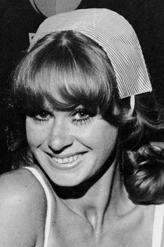 Carol Cleveland interpreta Nurse