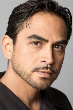 Anthony L. Fernandez interpreta Lobo