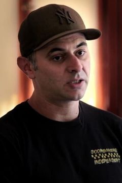 Dimitry Elyashkevich interpreta Himself