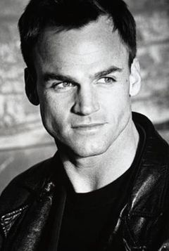 Doug Wert interpreta Billy Ray Richardson
