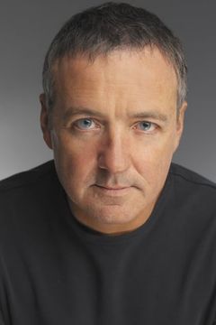 Paul Barrett interpreta Pilot