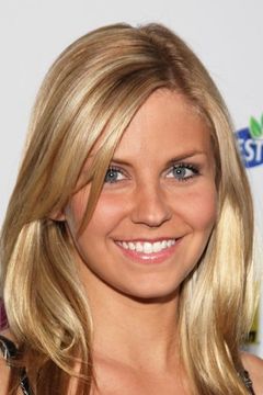 Nikki Griffin interpreta Katie Johnson