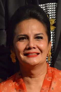 Christine Hakim interpreta Wayan
