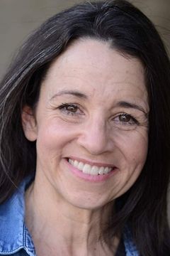 Jennie Fahn interpreta Irene