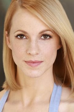 Mattie Hawkinson interpreta Linda