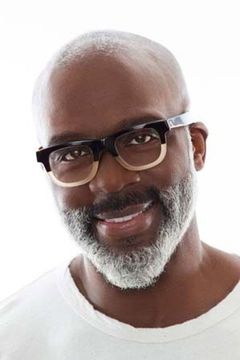 BeBe Winans interpreta FBI Agent Williams