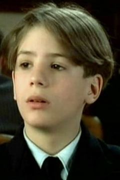 Gaspard Manesse interpreta Julien Quentin