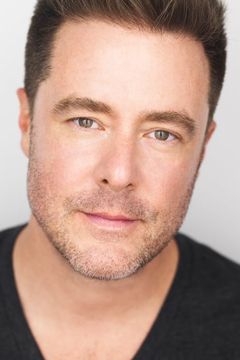 Paul Rolfes interpreta Ed Glaser