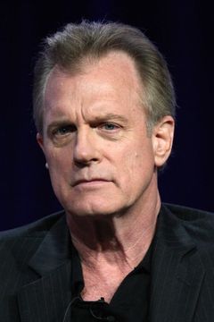 Stephen Collins interpreta Warren Cox