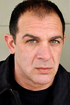 Paul Diomede interpreta Corrections Officer, Al