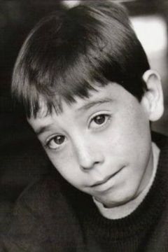 Frankie Ryan Manriquez interpreta Young Ruffshodd (voice)