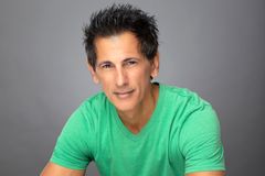 Bobby Kerecz interpreta Captured Human (uncredited)