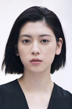 Ayaka Miyoshi interpreta Ayaka Tsuchida