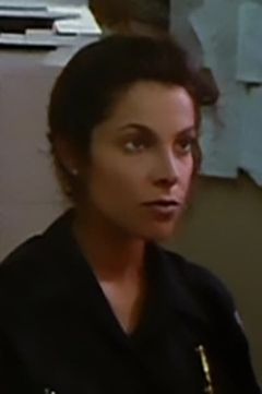 Shana Petrone interpreta Mary