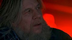 Ken Jones interpreta Ghost Father