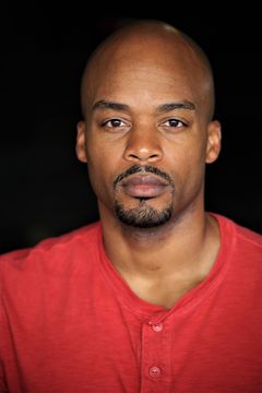 Kevin Wayne Walker interpreta Mark