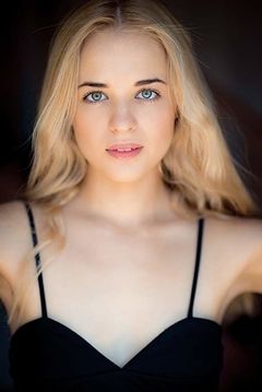 Raechelle Banno interpreta Ruby Landry