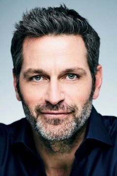 Peter Hermann interpreta Pete Olsson