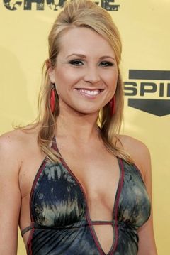 Alana Curry interpreta Bill's Girlfriend