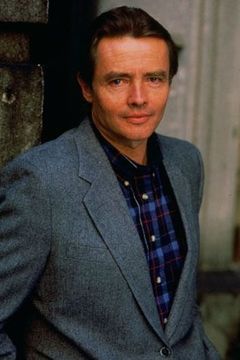 Richard Jordan interpreta R. L. Davis