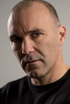 Don McLeod interpreta William Brookes