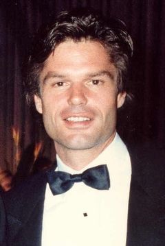 Harry Hamlin interpreta TV Dad