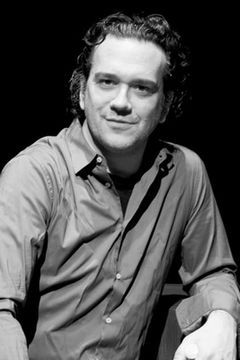 Andrea Lupo interpreta Impiegato guardone