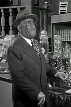 Victor Travis interpreta Senator Grainger (uncredited)