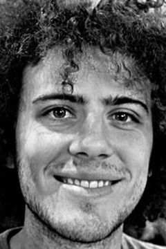 Sam Comery interpreta Eothain
