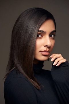 Nida Khurshid interpreta Preena