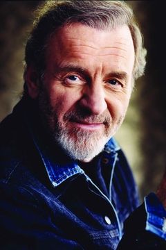 Colm Wilkinson interpreta Lord Darcy