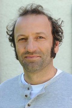 Max Schmidt interpreta Egon Kratzer